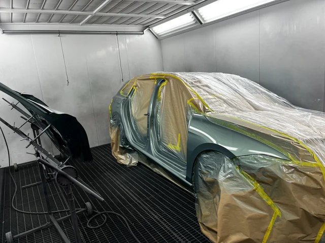 Uste vahetus, osaliselt karp ja kogu külje värv, katmine ja värvimine