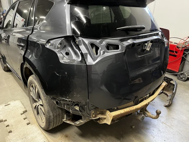 Plekitööd ja värvmine, mõlkide eemaldus